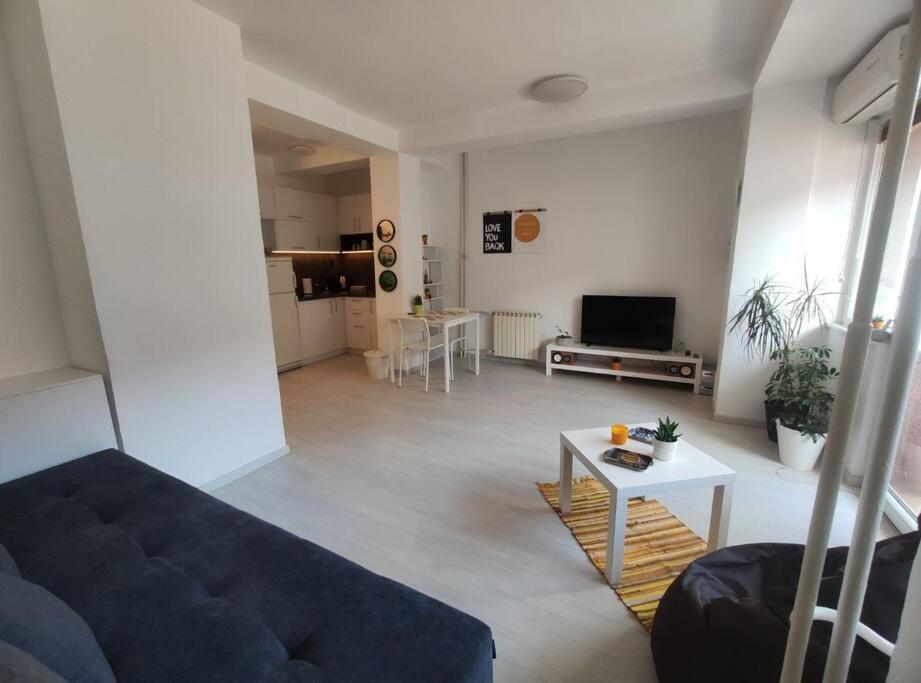 City Center White Apartment! Skopje Ngoại thất bức ảnh