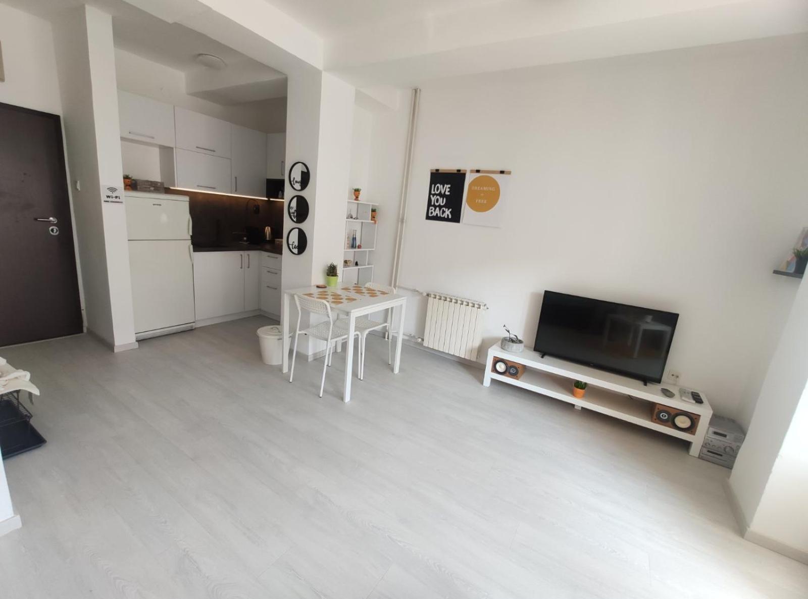 City Center White Apartment! Skopje Ngoại thất bức ảnh